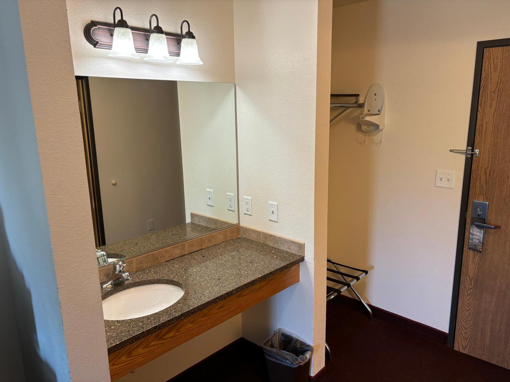 Super 8 By Wyndham Hotel 2*