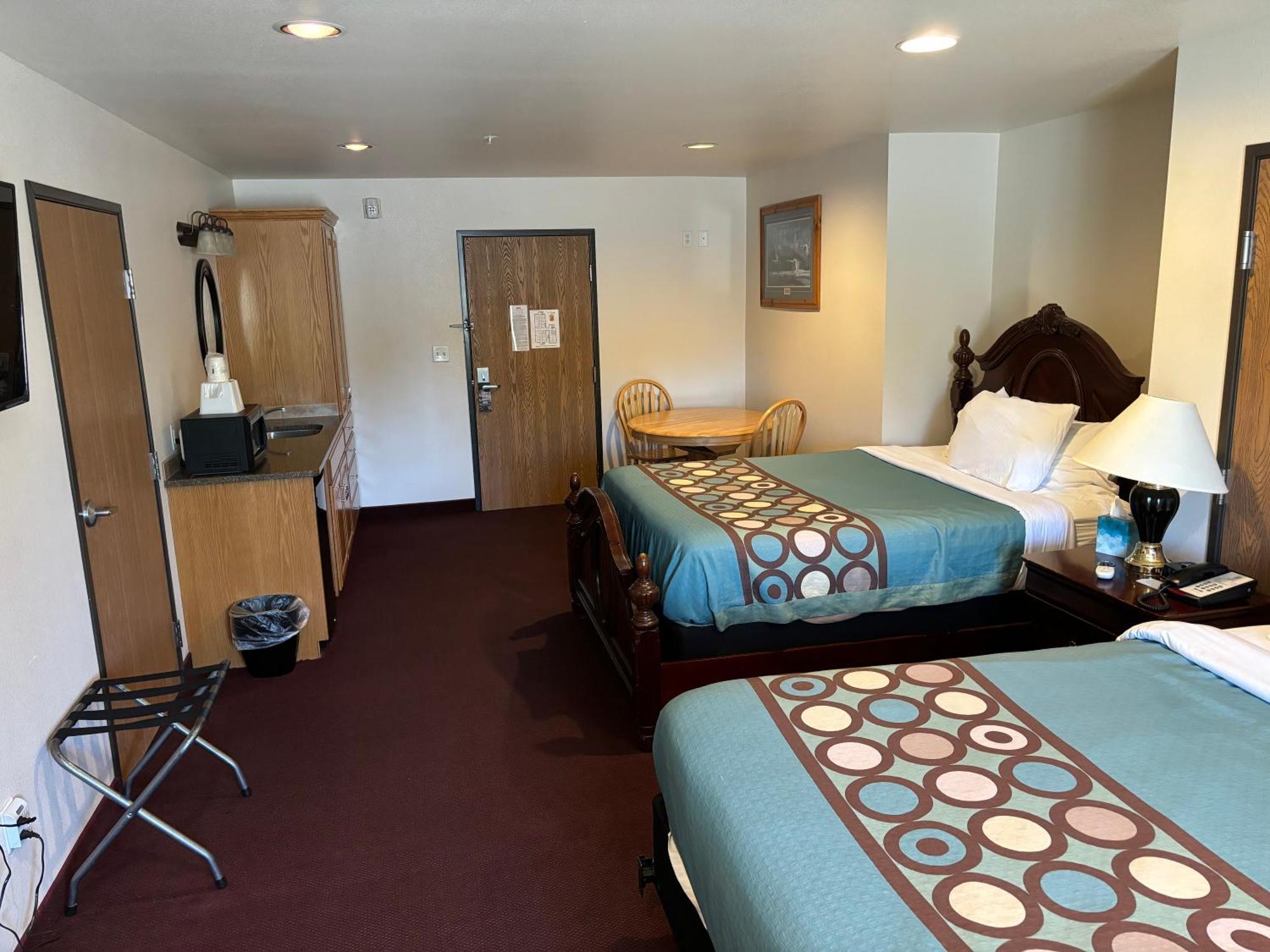 Super 8 By Wyndham Hotel 2*